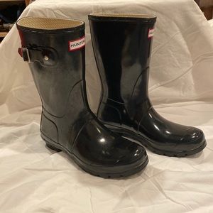 Last chance! Priced to sell! 
EUC Original Short Hunter Boots
